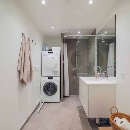 New Danish Design Flat - 10 Minutes To Centre 아파트 *